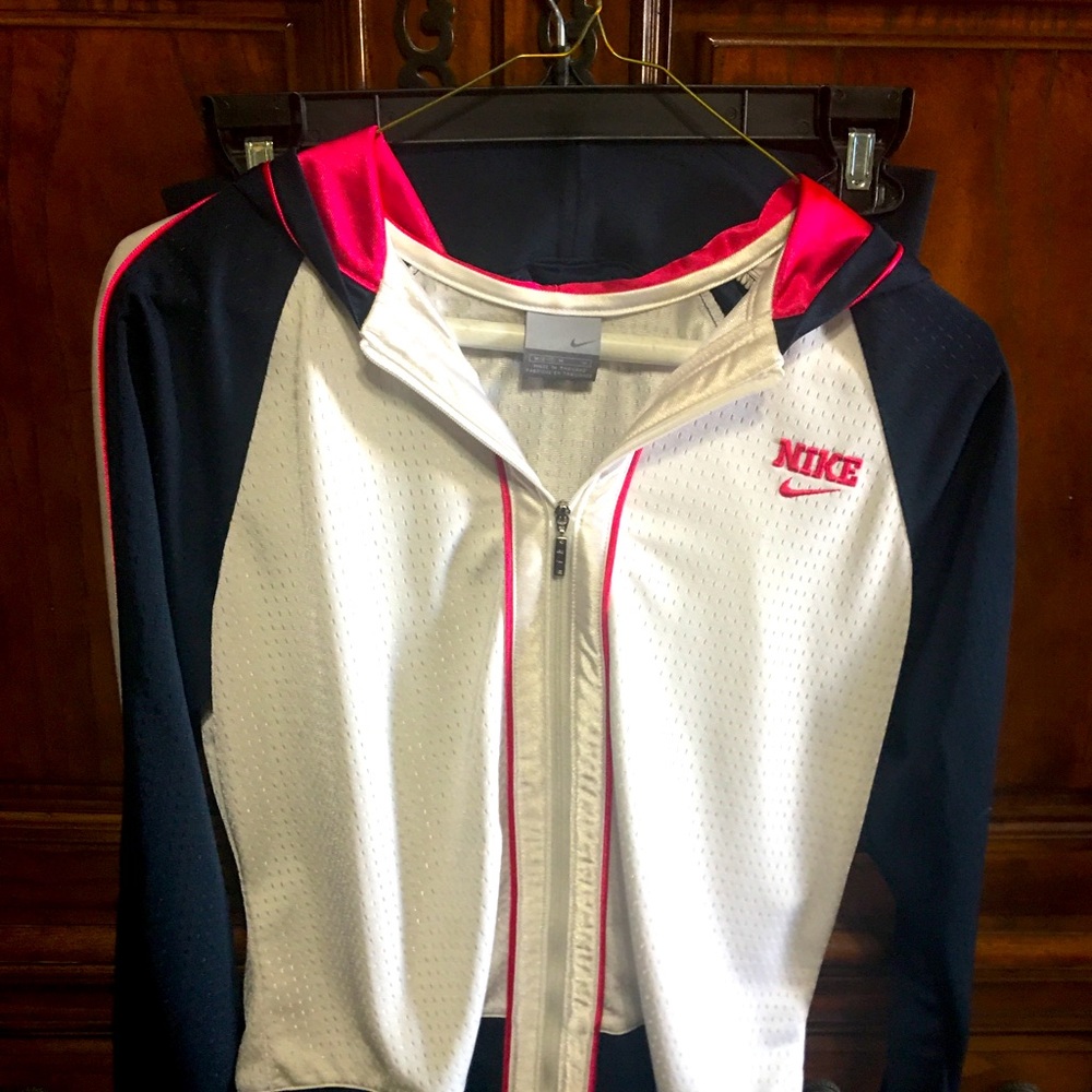 Like newVintage Nike two piece sweat suit. Jacket is medium and bottoms are XS.